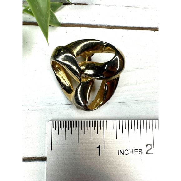 Vintage Gold Tone Knotted Clip On Earrings - Picture 4 of 4